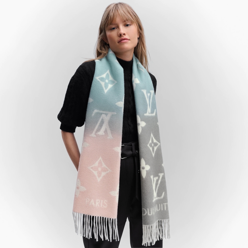Authentic Louis Vuitton Reykjavik Scarf, Cashmere, rose Bleu